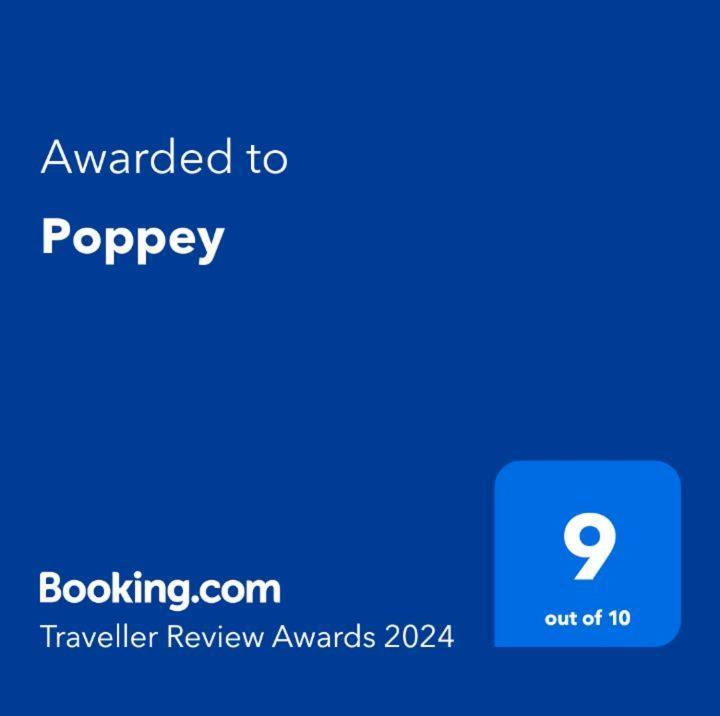 Poppey Villa Peret Exterior photo
